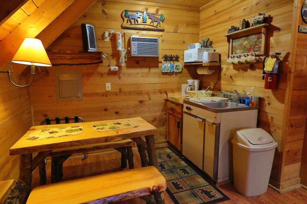 Cute Updated Mountain Cabin Fireplace #3 Helen Exterior foto